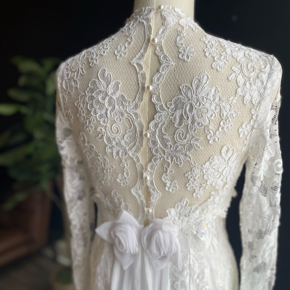 Vintage bridal 1980s 1990s lace long sleeve wedding dress